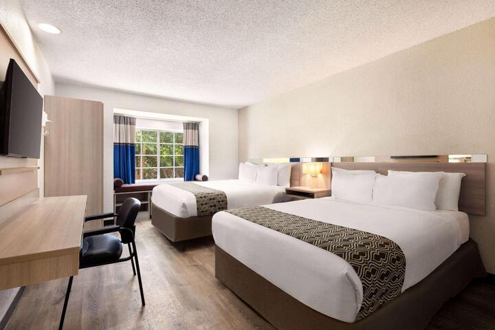 1 King Bed (6 of 7)