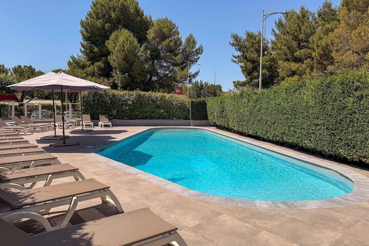 Pool 44 of 94