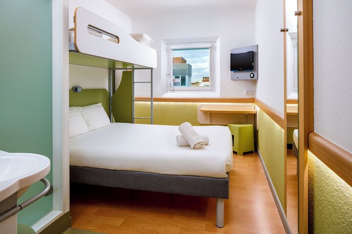 Room 4 of 30