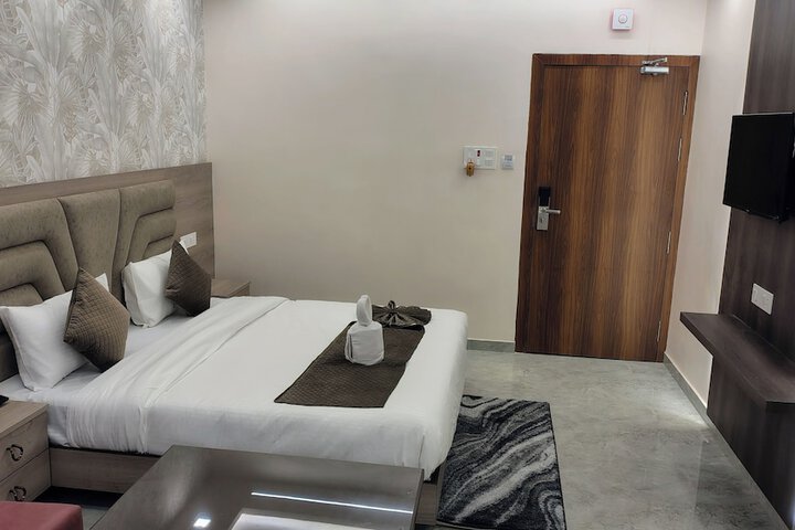 Room 4 of 15