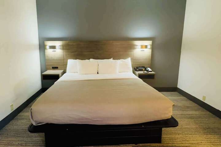 1 King Bed (11 of 12)