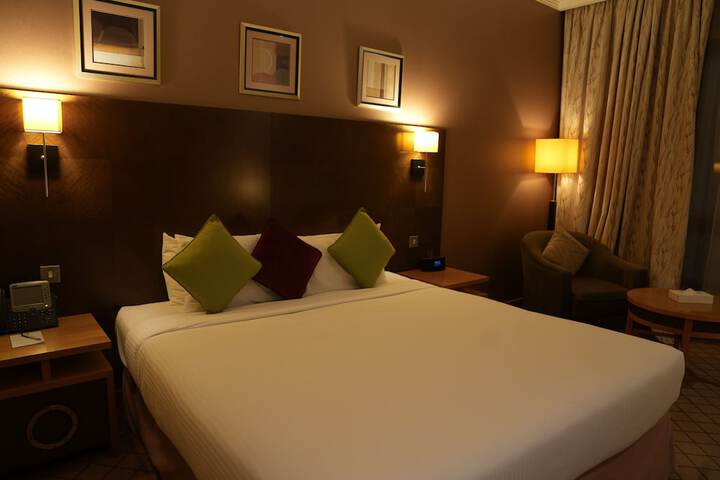Room 12 of 102