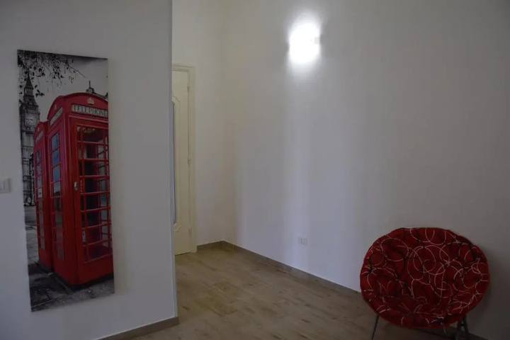 Room 9 of 11