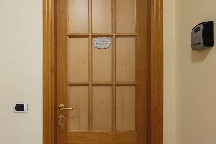 Room 13 of 32