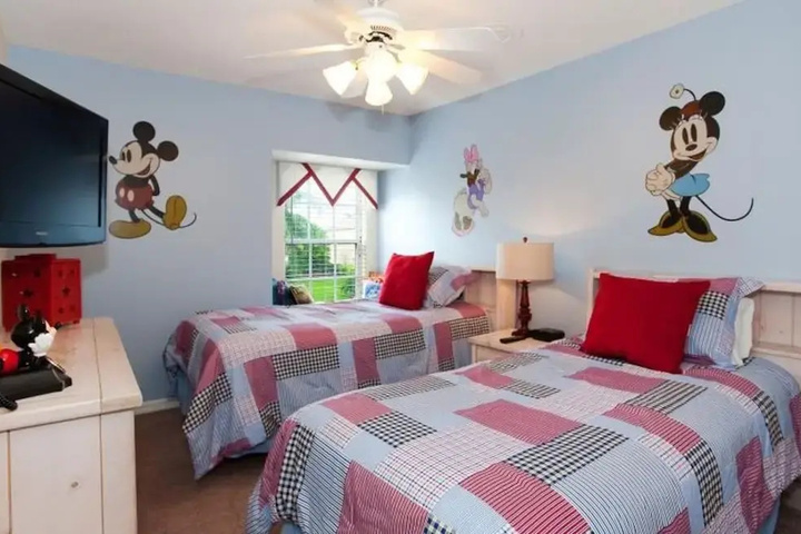 Room 4 of 17
