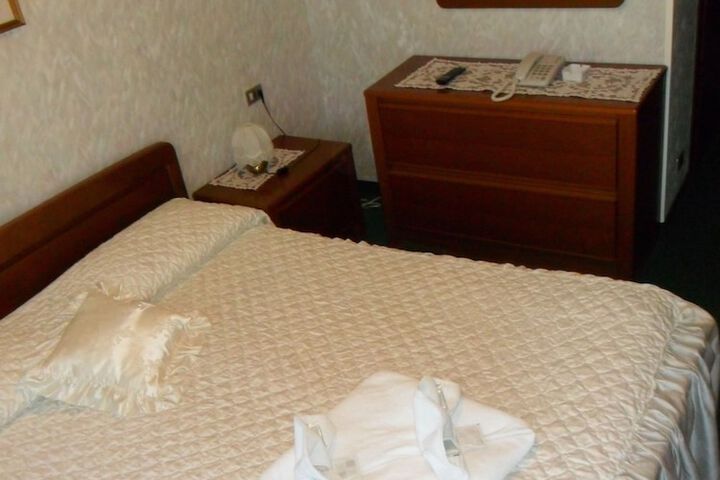 Room 5 of 40