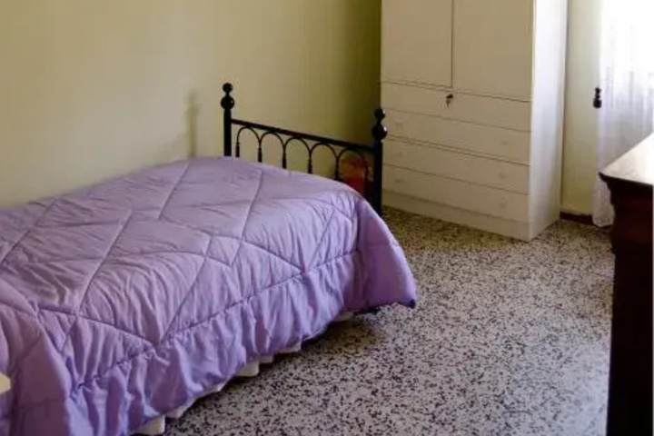 Room 6 of 8
