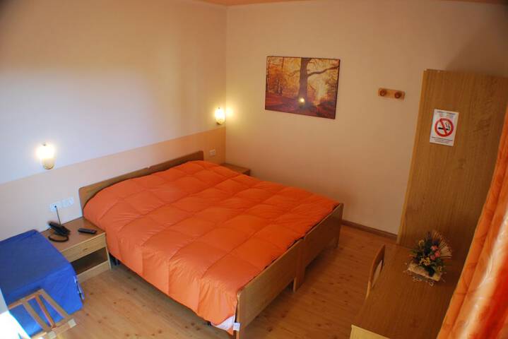 Room 2 of 61