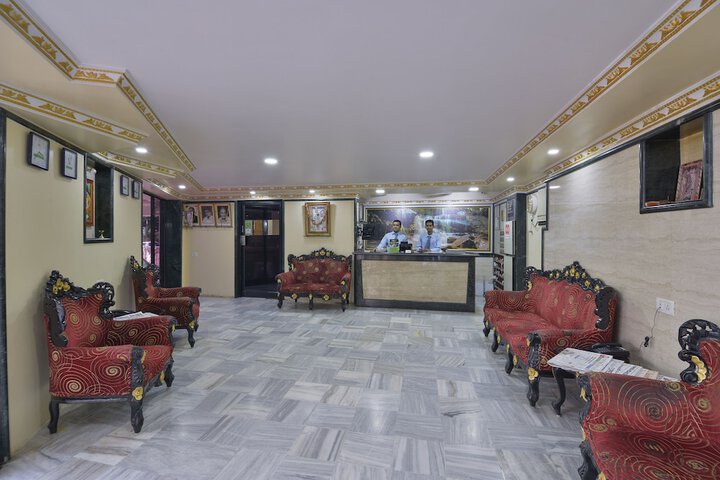 Check-in/check-out kiosk
