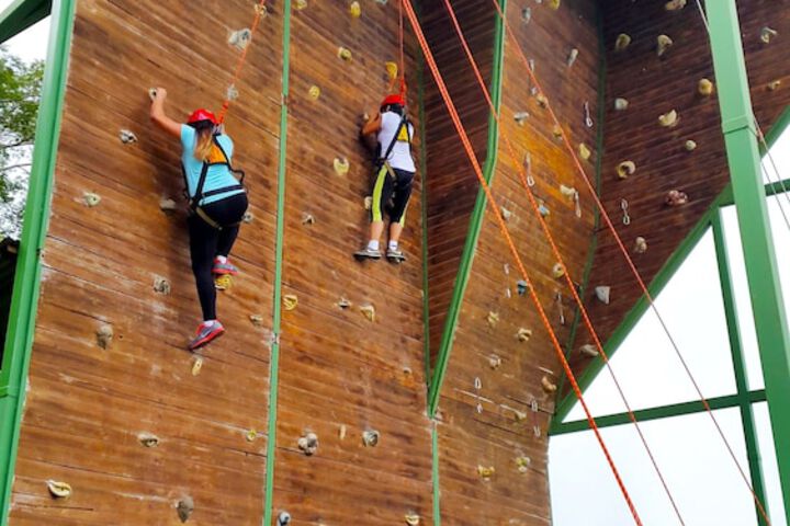Ropes course (team building)