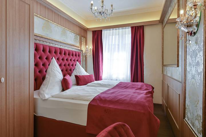 Room 3 of 74