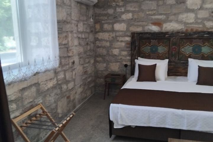 Room 10 of 29