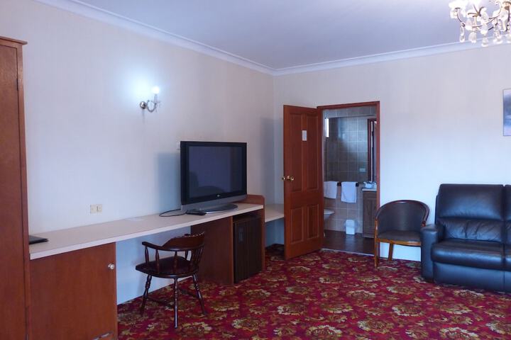 Room 26 of 83
