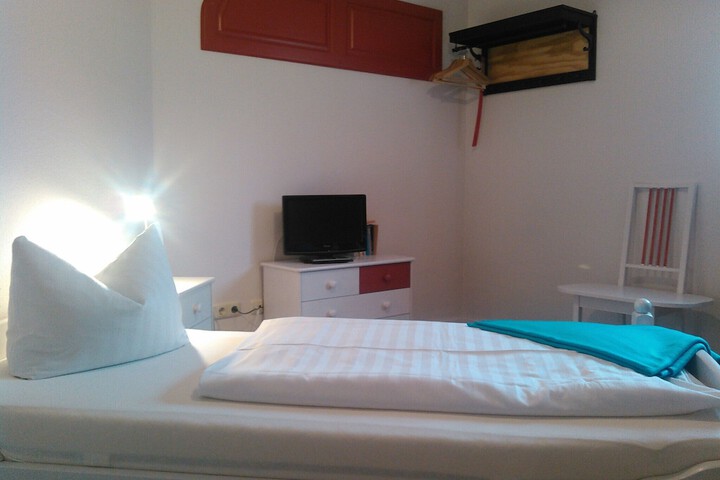 Room 16 of 35