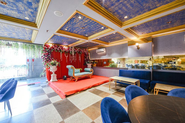 Ballroom/Hall 32 of 35