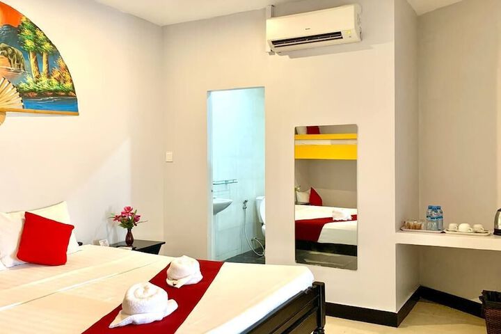Room 12 of 16