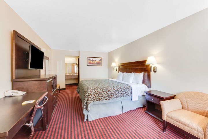 Room 12 of 16