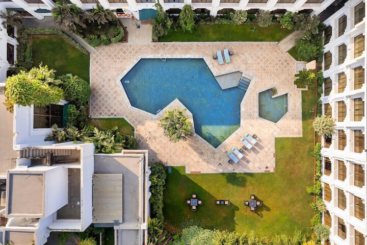 Pool 40 of 58