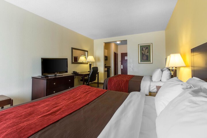 2 Queen Beds (3 of 7)