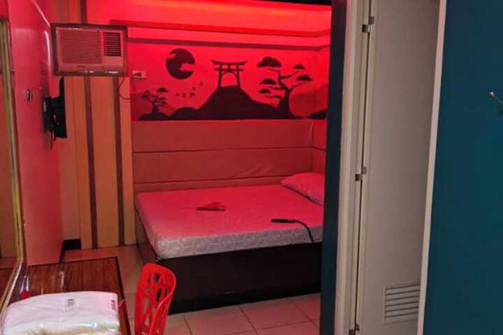 Room 17 of 43