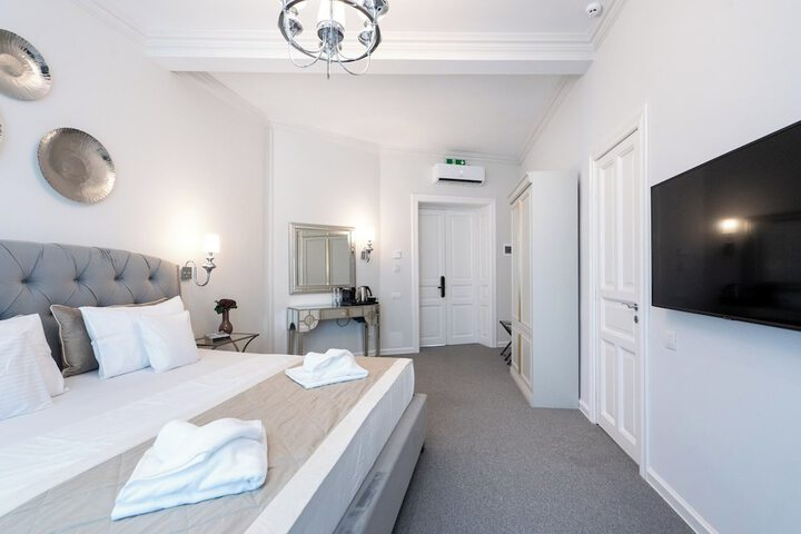 Room 16 of 208