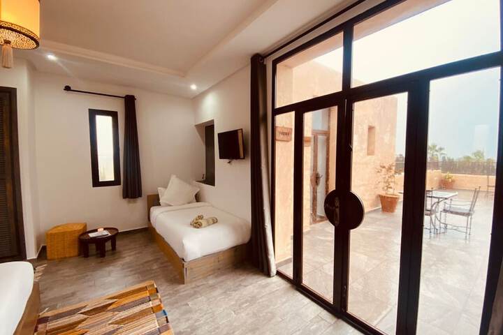 Room 32 of 153