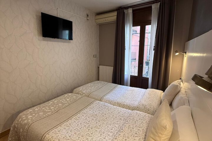 Room 32 of 101