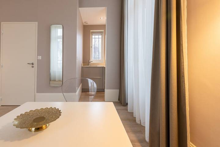 Room 5 of 74