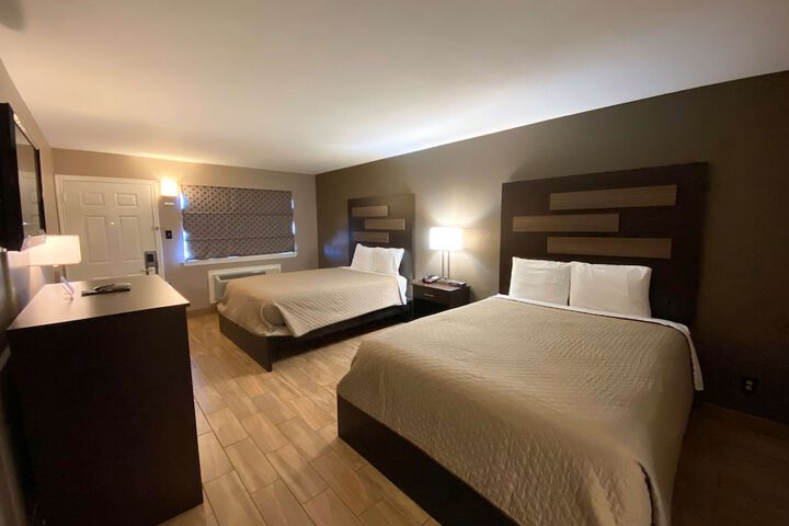 2 Queen Beds (3 of 8)