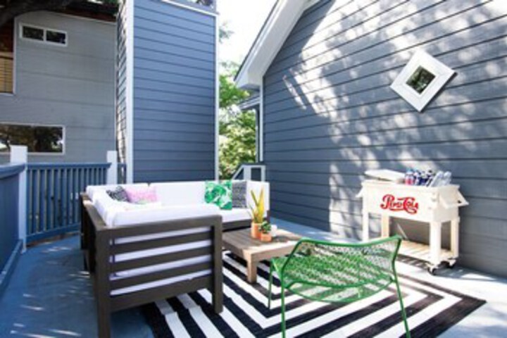 Photo of Massive 14 Bed / 3.5ba Downtown Home by Domio