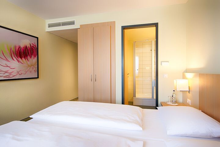 Room 5 of 41