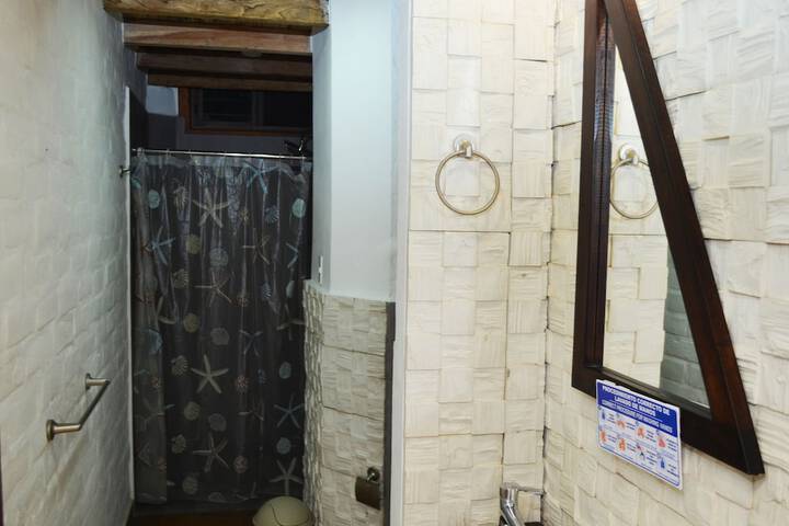 Room 16 of 37