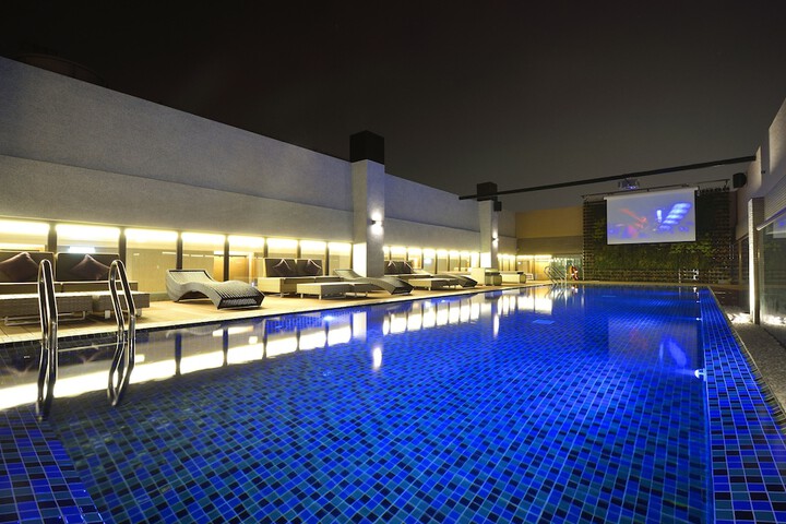 Pool 41 of 67