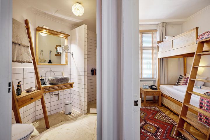 Room 25 of 105
