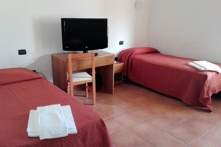 Room 9 of 32