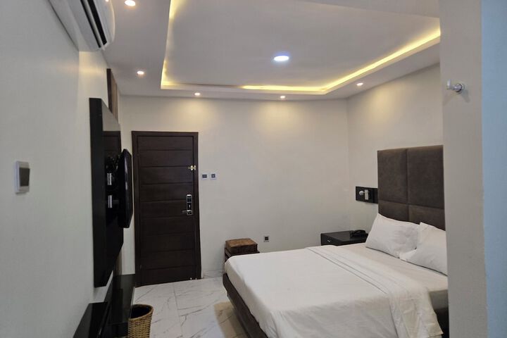 Room 19 of 32