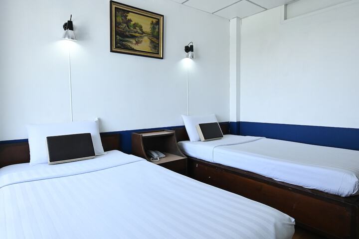 Room 16 of 120