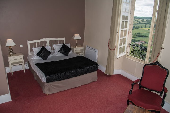 Room 9 of 37