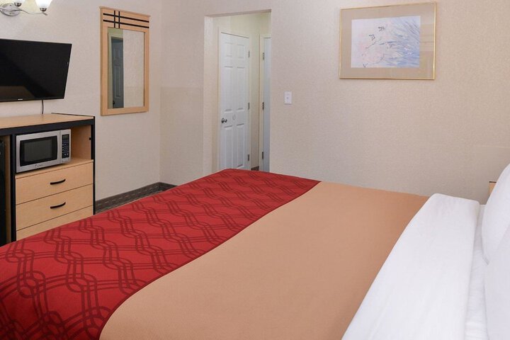 1 King Bed (5 of 5)