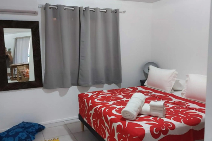 Room 4 of 9