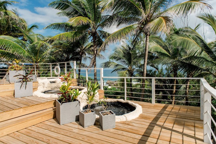 Sundeck 130 of 141