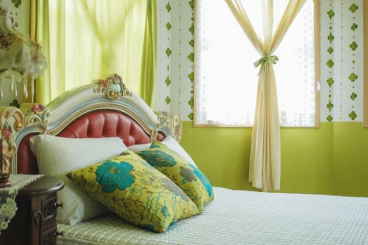 Room 33 of 72
