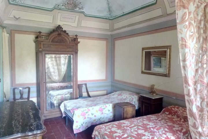 Room 28 of 32