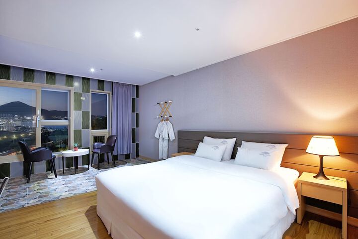 Room 16 of 62