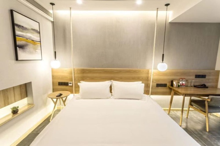 Room 32 of 63