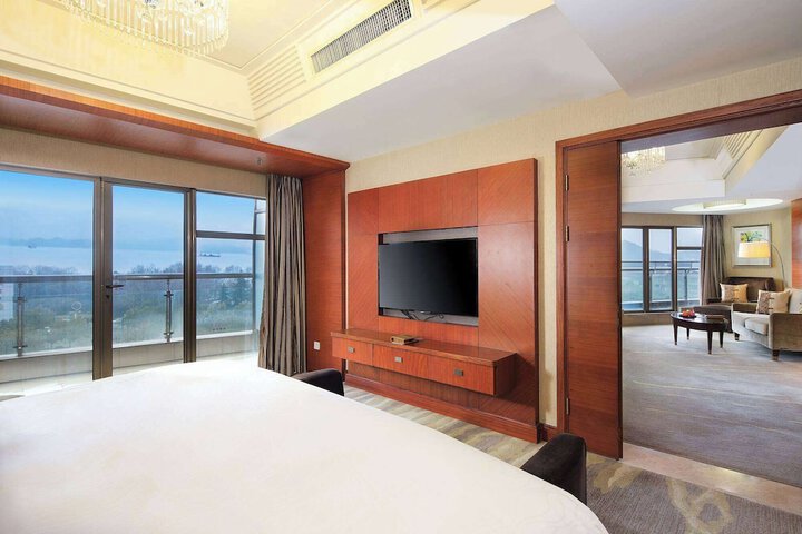 Room 18 of 85