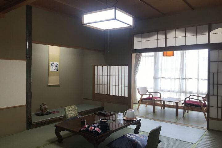 Room 5 of 52