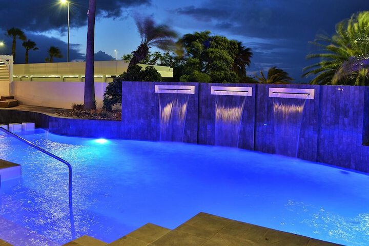 Pool 156 of 370