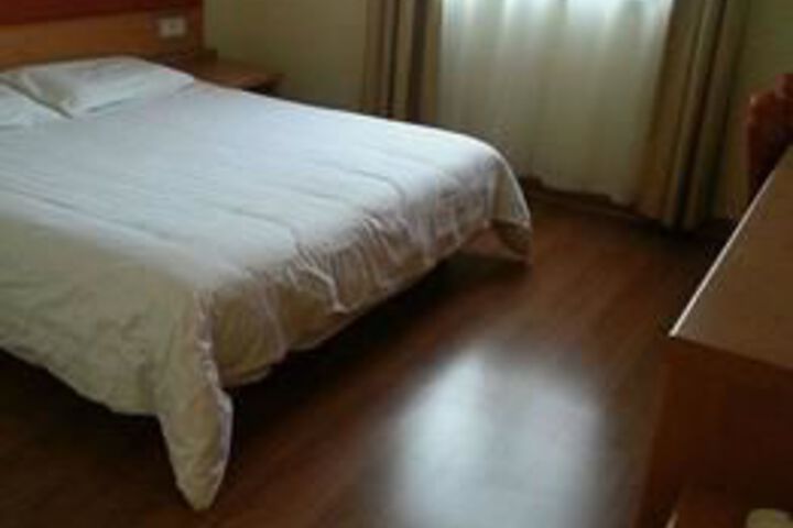 Room 14 of 29