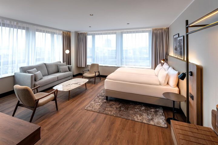 Room 15 of 32